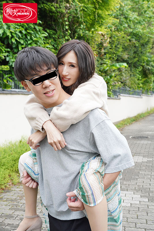 「ねぇ お外でおっきしたらカノジョに内緒でラブホいこ？」 カノジョが不在中にセフレ願望のJULIAさんにデートへ誘われて外なのにJカップ爆乳を密着させながら…何度も何度もイチャラブkiss 誘惑に負けた僕は勃起してしまった分、ホテルで朝まで何度も射精して寝取られた… - サンプル画像 - 7