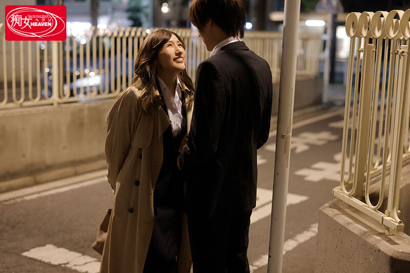 週末セフレ女上司。僕だけが知ってるJULIAさんの裏顔 脱いだら凄っい絶品ボディ逆エロコスで色気ムンムン！呼び出されたホテルで10発射精エロハラされてる僕 - サンプル画像 - 1