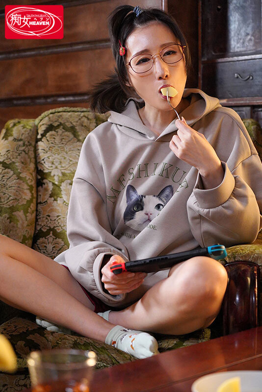 綺麗だった姉が地味巨乳喪女ニート 結婚に失敗して実家に引きこもり性欲だけが溜まってヲタクスケベ化したジュリ姉に都合のイイ肉棒として中出しオモチャにされる僕。帰省先の実家で精子びゅるびゅる10射精（汗） JULIA - サンプル画像 - 1