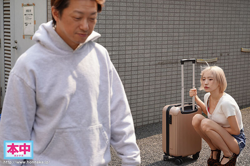 ねぇ、今日も泊めてくれたら…お礼に中出しさせてあげる エッチなおねだりなんでもOK！！発射無制限で何度も精子ぶっこ抜いてくれる超～優しい令和ギャル 春陽モカ - サンプル画像 - 2