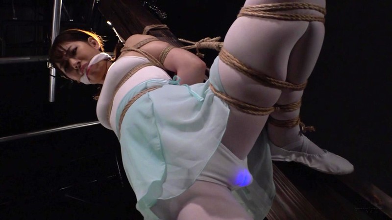 くいこみコブ縄バレリーナ 執拗に陰裂を嬲られるお嬢様プリマ 桃香りり - サンプル画像 - 1