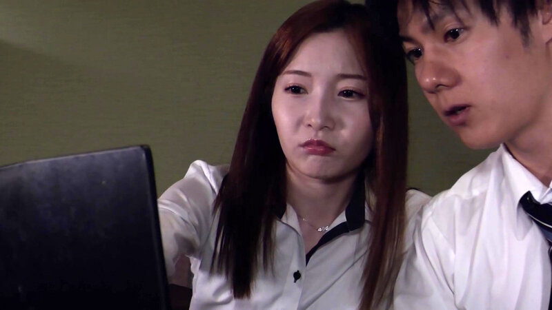 【4K】憧れの美人上司とまさかの相部屋で中出しSEX 小春まり - サンプル画像 - 4