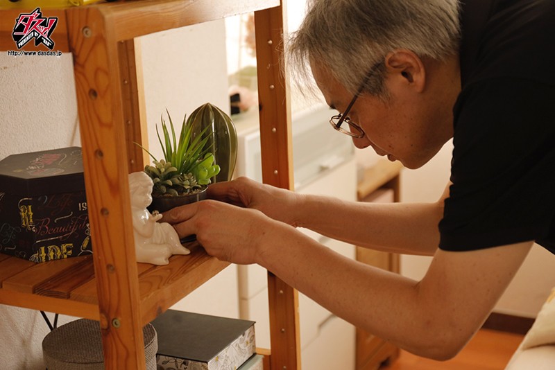 隣人に俺の彼女が寝取られて。「美大生をおとし入れる自称画家の筆使い編」 宇佐木あいか - サンプル画像 - 4