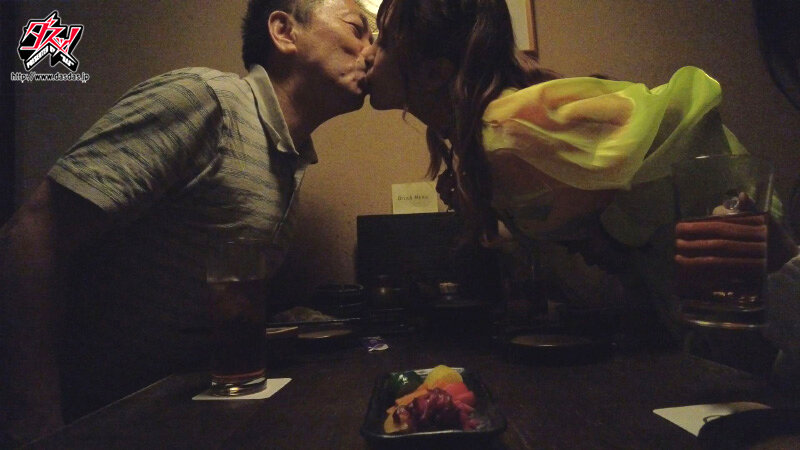 ダッサい嫁で精子無駄撃ちするぐらいなら ウチらがパコって全部ごっきゅん丸呑みしてあげる メスガキギャルズのザーメン飲散歩 工藤ララ 逢見リカ - サンプル画像 - 7