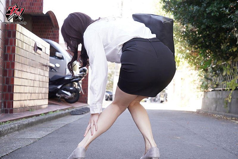 派遣マッサージ師にきわどい秘部を触られすぎて、快楽に耐え切れず寝取られました。 弥生みづき - サンプル画像 - 1