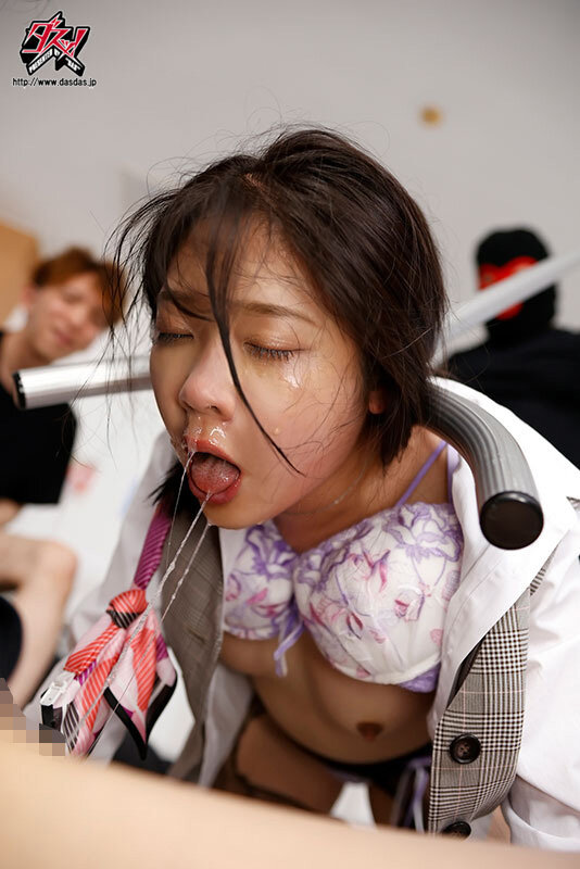 誰もが羨むボクの美乳妻に理性を失った銀行強盗は一日中イラマ輪●し続けた。 二葉エマ - サンプル画像 - 6