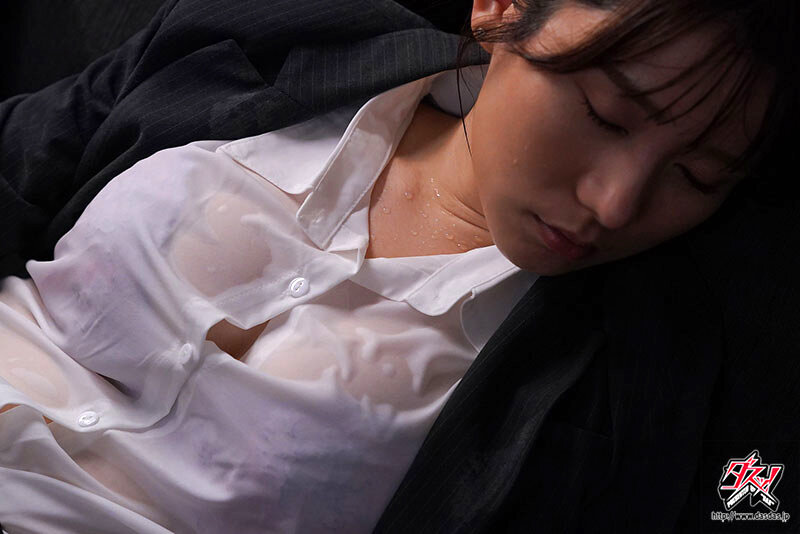 出張先で集中豪雨 嫌いな上司の前でまさか酔い潰れ…突然の相部屋 夜が明けても唾液を濃厚に絡ませ汗だく中出し絶倫性交で貪り合ってました。 五日市芽依 - サンプル画像 - 3