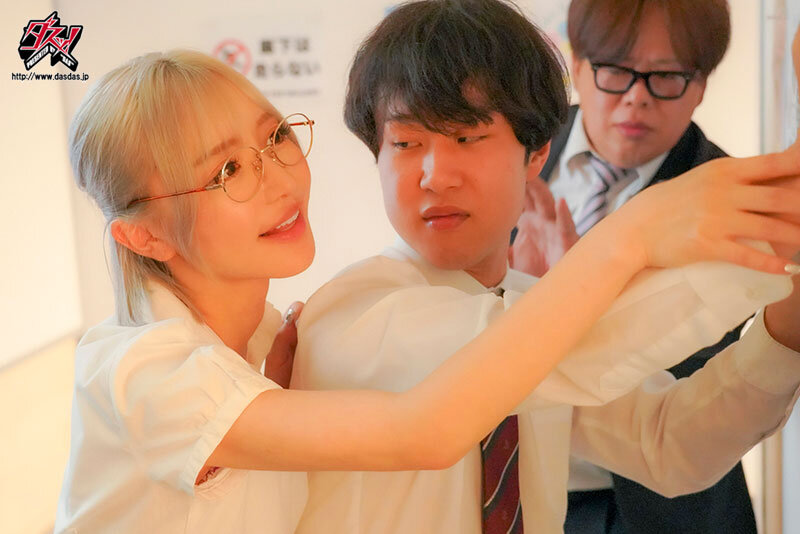 暗示洗脳。生徒とイチャラブSEXしていると思い込んでいるが実はおっさんとヤってる可哀そうな変態女教師。 百永さりな - サンプル画像 - 13