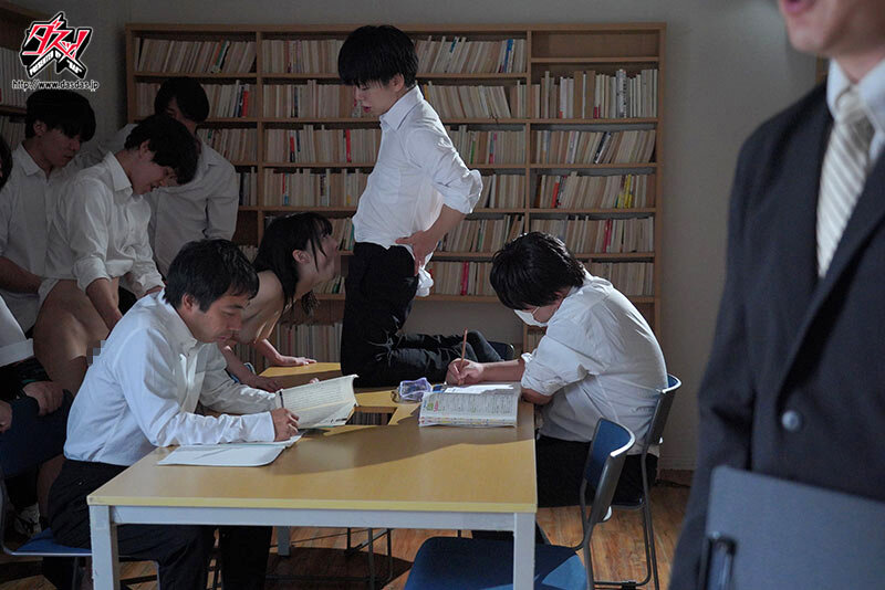 私が…息子の代わりに罰を受けます…落書き授業参観。どの元気いっぱい精子で孕むのかな～（笑）人権無しの子宮内タプタプ中出し制裁 美ノ嶋めぐり - サンプル画像 - 6