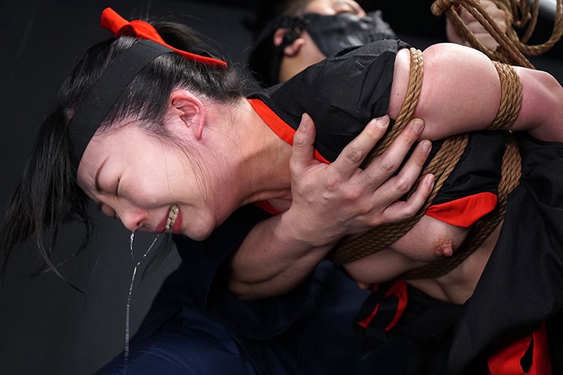 残酷猟奇性拷問 忍 くのイチが号泣する肛虐処刑 episode-2 蓬莱千乃の発狂 泉りおん - サンプル画像 - 9