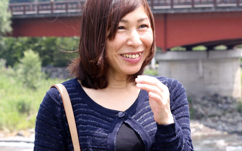 素人ナンパ企画 見知らぬ男性に口説かれるハプニング！ウチの母親が寝取られ浮気SEX4時間 - サンプル画像 - 13