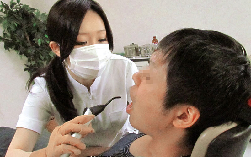 歯科医院で「フェラチオだけでも…」歯科助手にイタズラしてヌキ射精治療を頼むと、どんな結末が…！？4時間 - サンプル画像 - 1