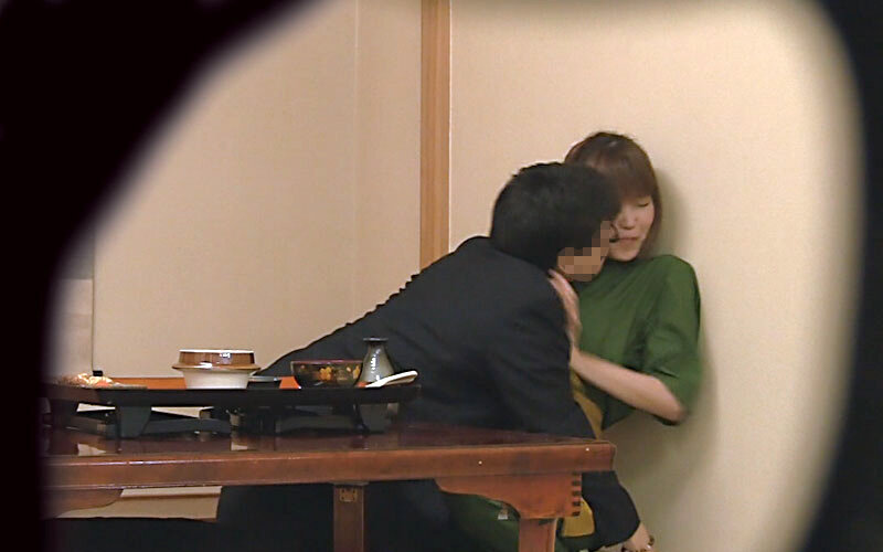 美人でエロ体型と評判の仲居さんがいる旅館に行って 人妻の仲居さんをチップで口説いてみたら…4時間 - サンプル画像 - 19
