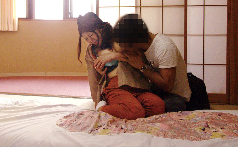 美人でエロ体型と評判の仲居さんがいる温泉に行って 人妻の仲居さんをチップで口説いてみたら…4時間 - サンプル画像 - 14