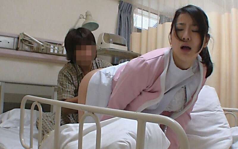 人妻ナースに勃起チ○ポ見せて射精介助を頼むと、どんな結末が…！？4時間 - サンプル画像 - 13