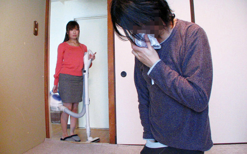 家の中で母に勃起チ○ポ見せたら…手コキフェラまでいけちゃう！？4時間 - サンプル画像 - 2