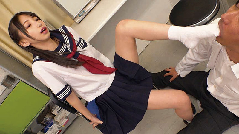 ストレス解消のためにオジサンをイジメて喜ぶロリっ娘制服小悪魔美少女 冬愛ことね - サンプル画像 - 3