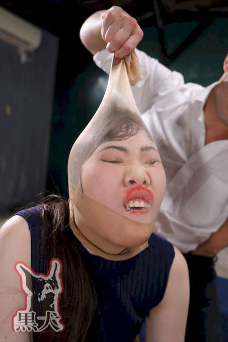 衝撃！こんな美女が！？パンスト変顔で顔面崩壊！？ - サンプル画像 - 16