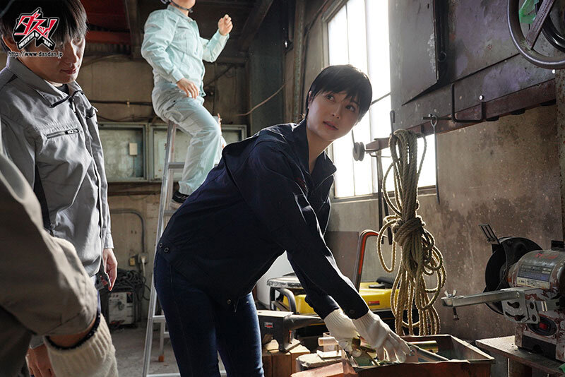 私が男装している事…許してください…夢、希望、救い一切無し。筋肉ガテン同僚たちの臭ぇザー汁なまナカ性処理係 白峰ミウ - サンプル画像 - 1