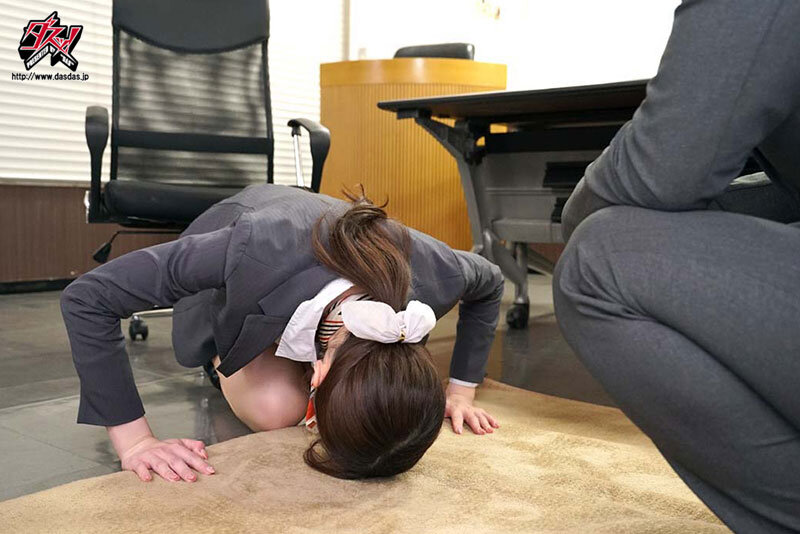 やられたらヤり返す。発注ミスの責任を押し付けたニューハーフ女専務の変態性癖を暴き、屈辱の土下座からのドM性奴●へ 社内下克上リベンジ 柚木れんか - サンプル画像 - 3