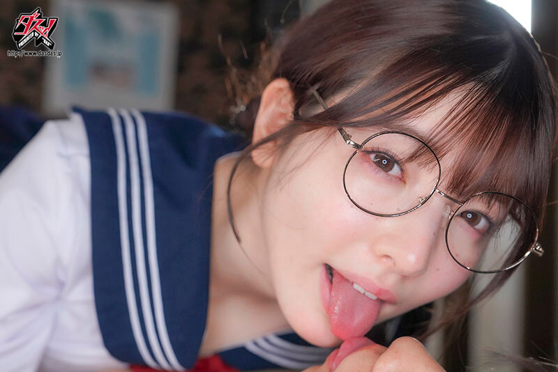 地味そばかす丸眼鏡巨乳の幼なじみに「私にエッチなこと教えてくれる？」と囁かれ、理性をぶっ壊されて何度も中出しする極限チンイラ痴女POV。 彩月七緒 - サンプル画像 - 3