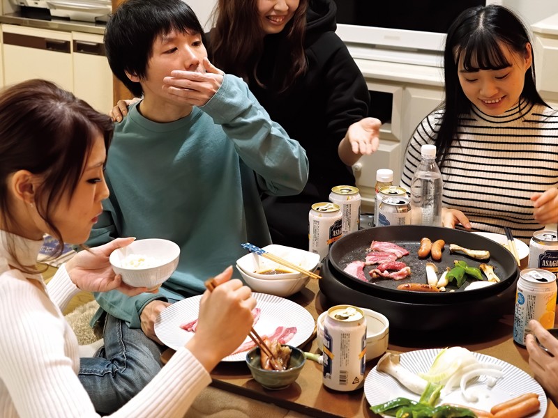彼女が3日間家族旅行で家を空けるというので、彼女の友達と3日間ハメまくった記録（仮） - サンプル画像 - 1