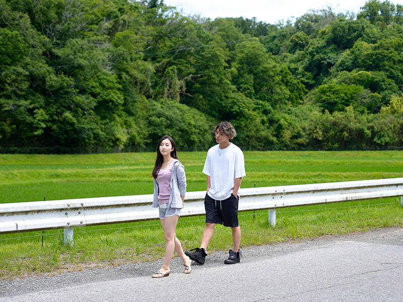 全国大会の応援で無人化した町に居残り2人だけ 今は人妻になった元カノと燃え上がり3日間不倫ハメしまくった 月野かすみ - サンプル画像 - 1