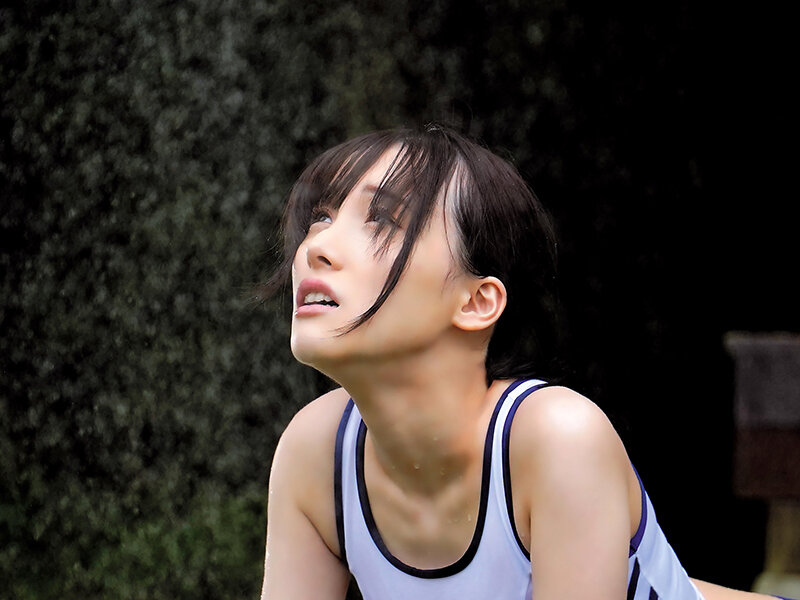 雨に打たれながら練習する女子陸上部員の濡れ髪透け乳に勃起を隠せずどしゃ降りのグラウンドでずぶ濡れハメしまくった雨続きの夏合宿 白石もも - サンプル画像 - 1