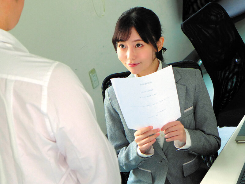 生徒の僕と淫行したことがバレて学校をクビになった女教師と5年ぶりに再会 舌と舌を絡め合わせずっと使ってないチ○ポとマ○コが合体しまくり夜明けまで何度も生中出し 秋元さちか - サンプル画像 - 1