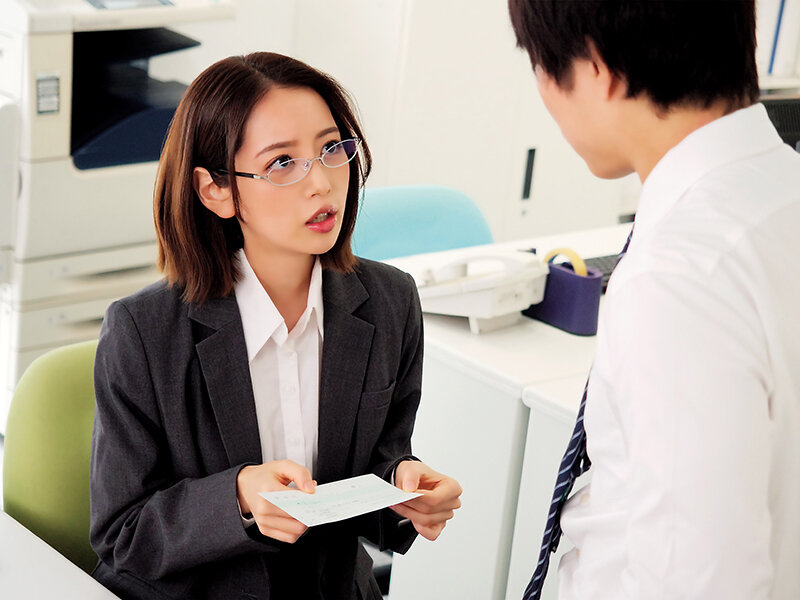 経費でピンサロ行ったことが経理の女子社員にバレて叱られると思ったら僕に惚れてたみたいで嫉妬のジト目フェラで何度も抜かれまくった 美咲かんな - サンプル画像 - 1