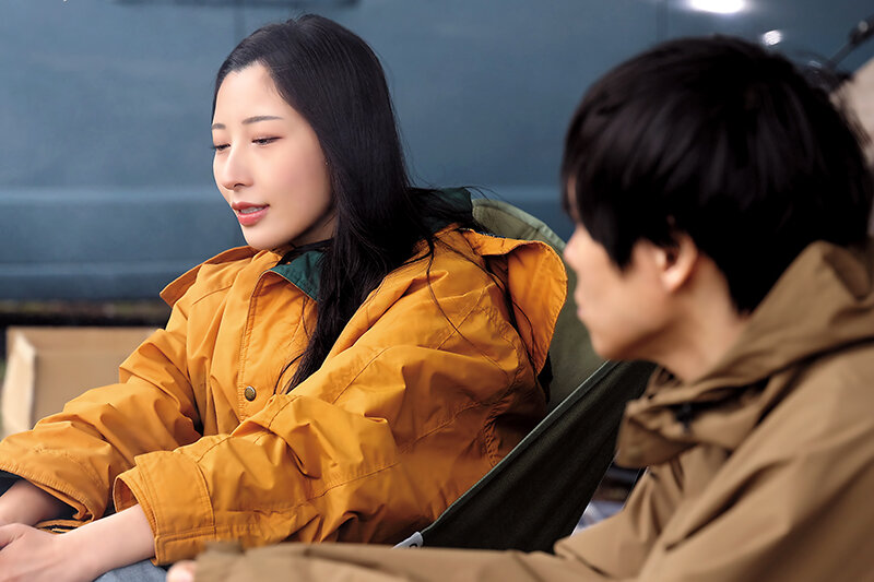 キャンプ場で今は人妻になった同級生と5年ぶりに再会 焚き火に照らされた横顔がやけに艶めかしく夫の目を盗んでは三日三晩愛し合った 北野未奈 - サンプル画像 - 2