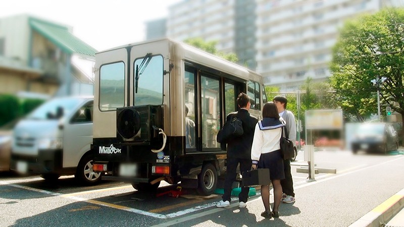 青春メモリアルSEXドキュメント ひかるちゃんAVデビュー 卒業式直後にマジックミラー便に乗った吹奏楽部の美少女女子○生の3年間応援スタンドから片思いし続けた野球部同級生との恥じらい純情SEXお見せします！ 皆月ひかる - サンプル画像 - 3