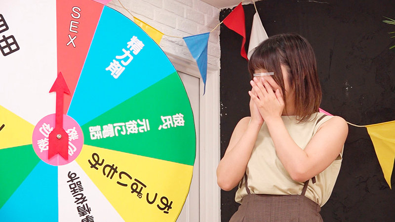 一般男女モニタリングAV 女子大生の姉と弟がドキドキ24時間ルーレット生活に挑戦！回して的中した過激なエロミッションを実行した姉弟の仲は急接近！性欲が抑えられない弟に迫られた姉はオマ○コを濡らして我慢できずに生ハメセックス！禁断の近親相姦中出しは1発限りでは… - サンプル画像 - 4