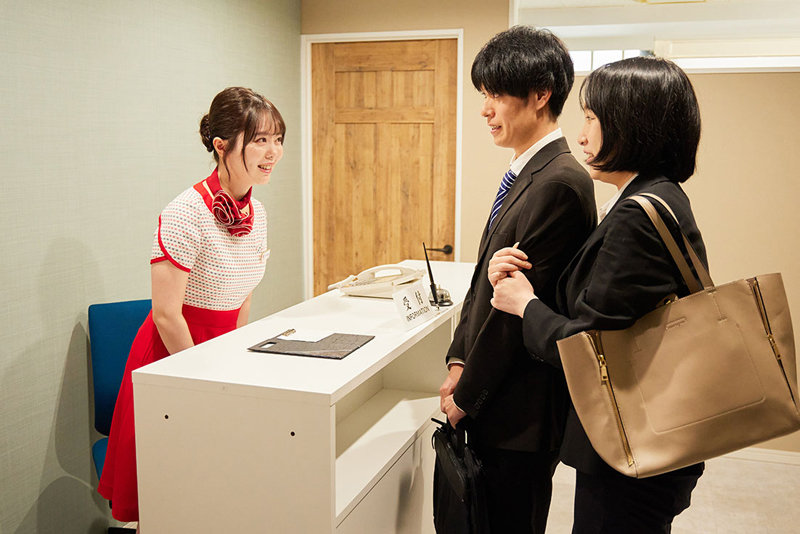 友達の彼氏は私のモノ。彼女に愛されている男だけを狙う美人受付嬢の唾液ベチョ舐めマーキング接吻 百瀬あすか - サンプル画像 - 2