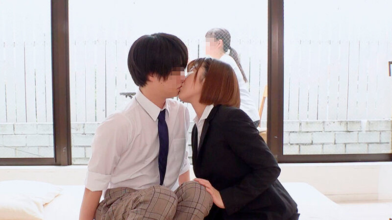 一般男女モニタリングAV 三者面談でセックスしちゃった担任の先生と生徒のその後まで追跡スペシャル マジックミラーの向こうには保護者である母親！巨乳女教師が童貞の教え子を優しい騎乗位で筆おろし中出し！！…した後日談:生徒思いの先生が禁断のセックスにドハマりして… - サンプル画像 - 2