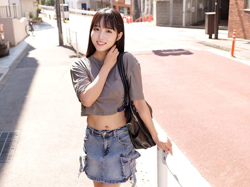 平均年齢22.5歳！！【へそ出しコーデ女子限定】初めてのおへそ観察＆DEEP乳揉み！恥ずかしいけどアヘ吐息を漏れ漏れww へそ出し敏感娘はエチエチ発情しちゃって生ち○ぽだって受け入れちゃう！おへそとバストが綺麗な素人娘4名全員連続中出しSEX収録SP - サンプル画像 - 12