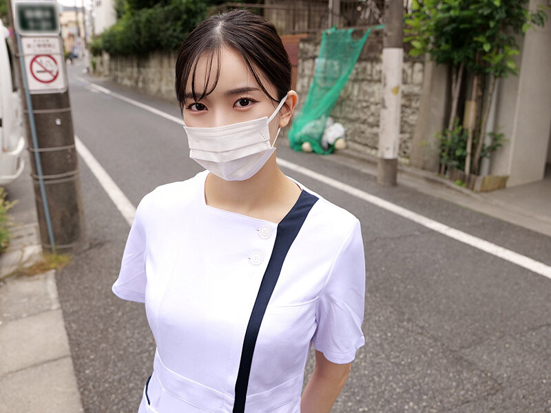 マスク美女感がハンパない歯科衛生士の皆さんww青空の下で童貞君のファーストキッス奪ってくれませんか！？マスクを外して現れる美顔で見つめる超濃密ベロキスで初めてのキッスを奪ってセキララ超発情！仕事も忘れて童貞君をベロベロ接吻とともに生ハメ中出し筆おろしww - サンプル画像 - 16