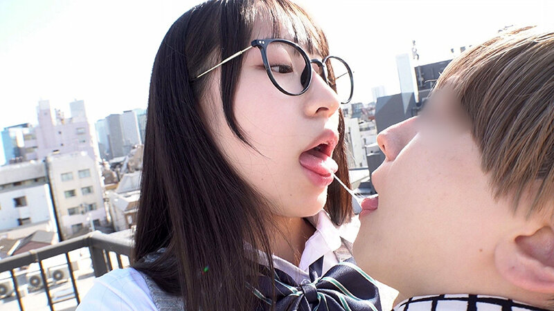 「キスぐらいイケるでしょ」「チューするの初めてなんだよ…」「えっもしかして童貞…！？」兄妹が青空の下で照れ照れ超濃密ベロキス体験ww 童貞兄のファーストキッスを奪っちゃった妹が濃厚接吻でミラクル発情// 彼氏がいるのにお兄ちゃんを生々しい接吻とともに生ハメ中… - サンプル画像 - 9