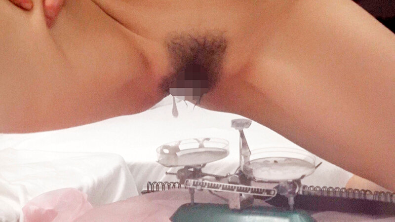顔出しMM号 美人妻限定 ザ・マジックミラー 仲良しママ友対抗！童貞逆ナンパ射精バトル！！ 3 出会ったばかりの年下童貞を人妻が恥じらいながらも手コキ・オナホコキ・フェラ！筆おろし中出し！！ - サンプル画像 - 11