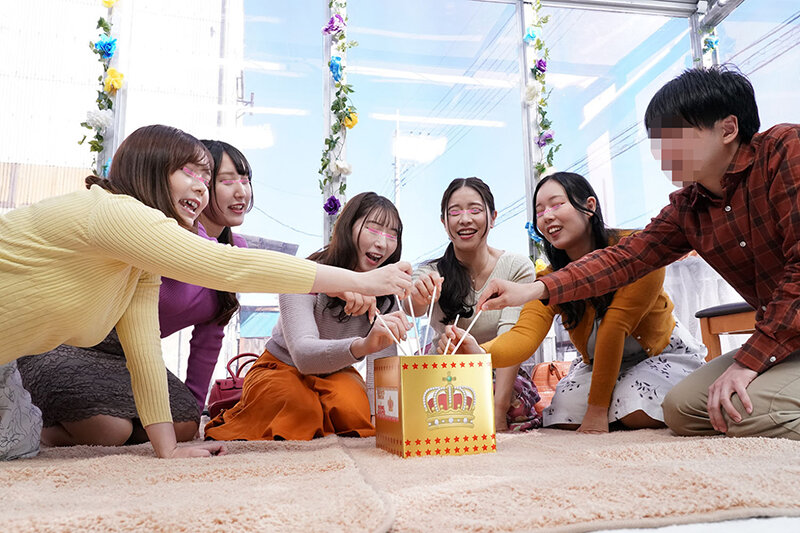 MM号青空王様ゲーム！ママ友×童貞男子！どんどん過激になるエッチな命令に濡れだした欲求不満オマ○コを童貞チ○ポが独り占め！！ハメまくりで中出し放題！！念願のハーレム筆おろし大乱交 inザ・マジックミラー - サンプル画像 - 3