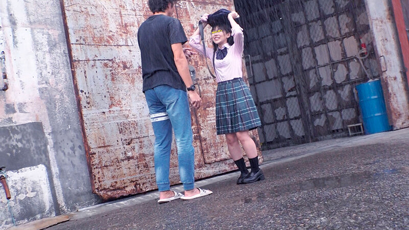 緊急出動！！マジックミラー便【ゲリラ豪雨】透けブラ制服女子を狙え！ずぶ濡れオマ○コに熱々デカチン素股→ヌルっと生挿入→全員中出し！！ - サンプル画像 - 2