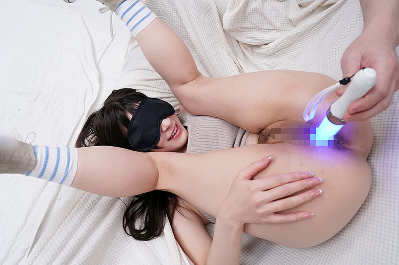 顔出しMM号 女子大生限定 ザ・マジックミラー お膣の中身はなんだろな？異物当てゲーム中にこっそりオマ○コに生挿入されたデカチンで膣内をじ～っくりかき回されイキまくり！初めての生中出し！ - サンプル画像 - 4
