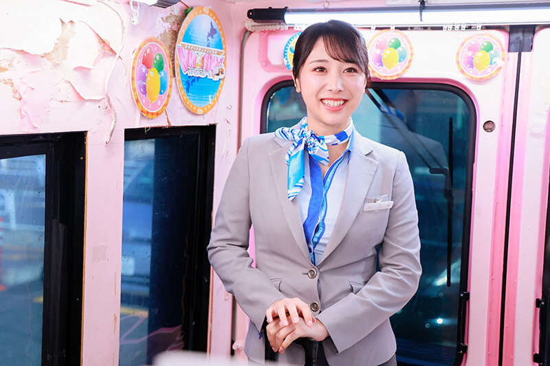 働く女AV出演ドキュメント 現役国際線キャビンアテンダント あすかさん（24歳）170cm高身長、Gカップ巨乳、デカ尻90cm、黒パンスト美脚―。マジックミラー便では口説けなかったハイスペックなCAが交渉の果てに最初で最後のAV DEBUT - サンプル画像 - 4