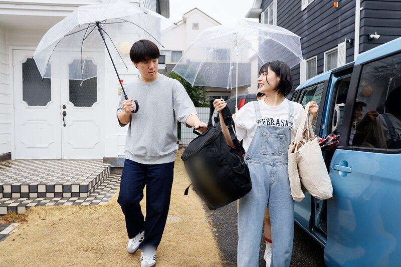 ボーイッシュ女子逆3P！男友達みたいな黒髪ショートの幼馴染から常に乳首責めとベロチューの同時攻撃でヤられまくった1泊2日。小松本果 虹村ゆみ - サンプル画像 - 3