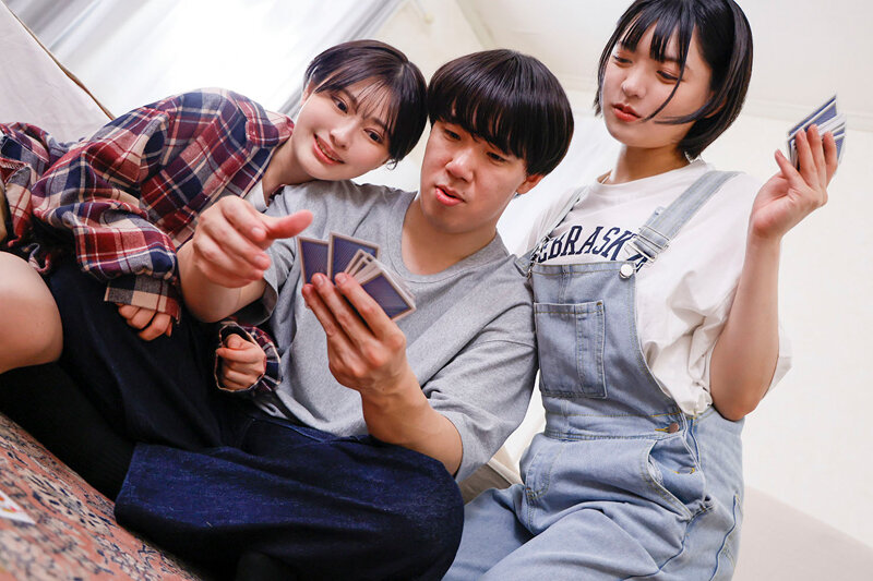 ボーイッシュ女子逆3P！男友達みたいな黒髪ショートの幼馴染から常に乳首責めとベロチューの同時攻撃でヤられまくった1泊2日。小松本果 虹村ゆみ - サンプル画像 - 4