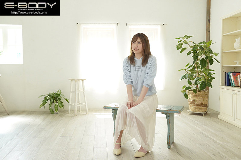 新人 AVに出演するか悩んで623日…やっぱり女優さんになりたい！夢もおっぱいも大きいおっとり色白女子大生 AVデビュー 白咲颯夏 - サンプル画像 - 10