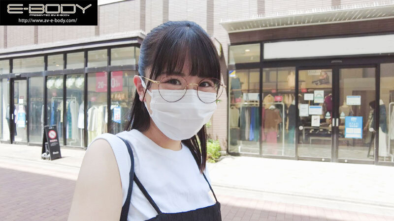 初めて出来た彼女を脱がしたら… 着衣からは想像できない色白美巨乳だしメガネ姿からは想像できない可愛い素顔 大興奮の僕は性欲尽きるまでハメまくった 柏木こなつ - サンプル画像 - 1
