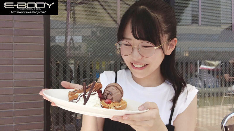初めて出来た彼女を脱がしたら… 着衣からは想像できない色白美巨乳だしメガネ姿からは想像できない可愛い素顔 大興奮の僕は性欲尽きるまでハメまくった 柏木こなつ - サンプル画像 - 2