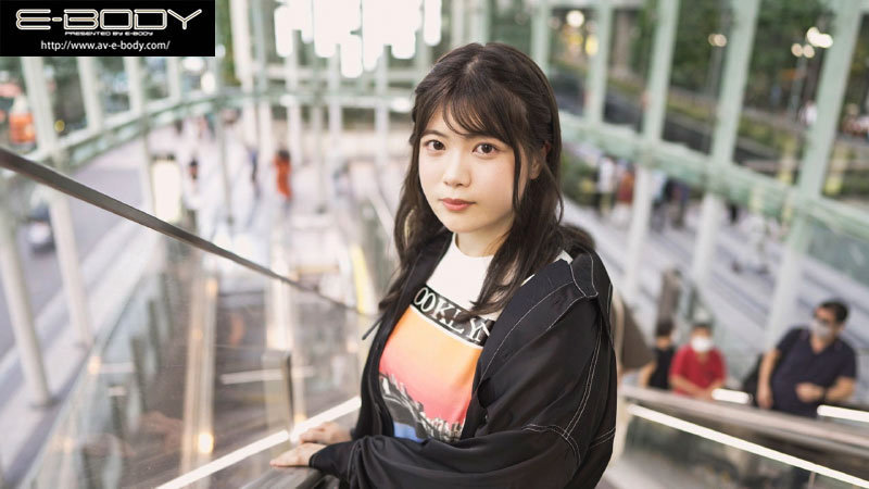 脱いだらロケットおっぱいの優しい田舎出身ギャルが人生初の生チ●ポ膣奥突き！イクと同時に中出しドスケベ発覚スペシャル 新山ちなつ - サンプル画像 - 1