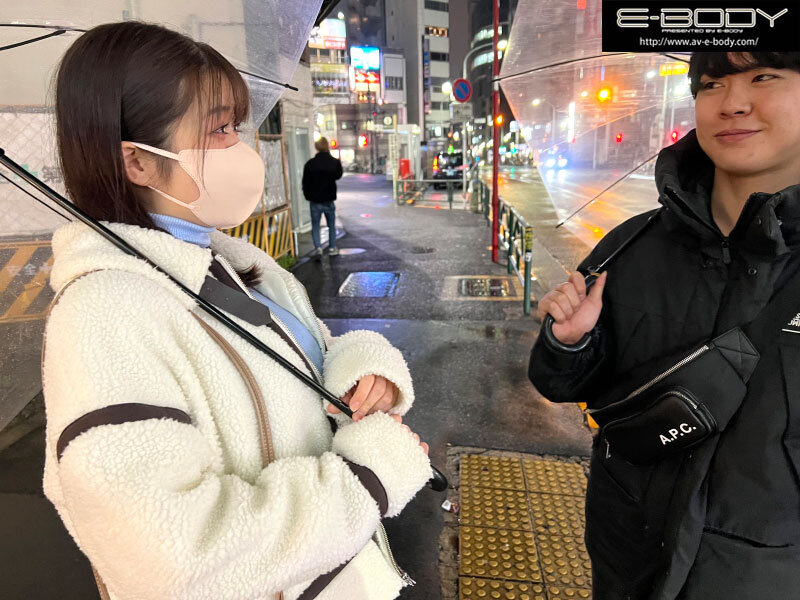 誇張抜きの神乳 奇跡のおっぱいを持つ素人女子大生が顔出しNGを条件にAVデビューするまでの3ヶ月ドキュメント 羽月乃蒼 - サンプル画像 - 1